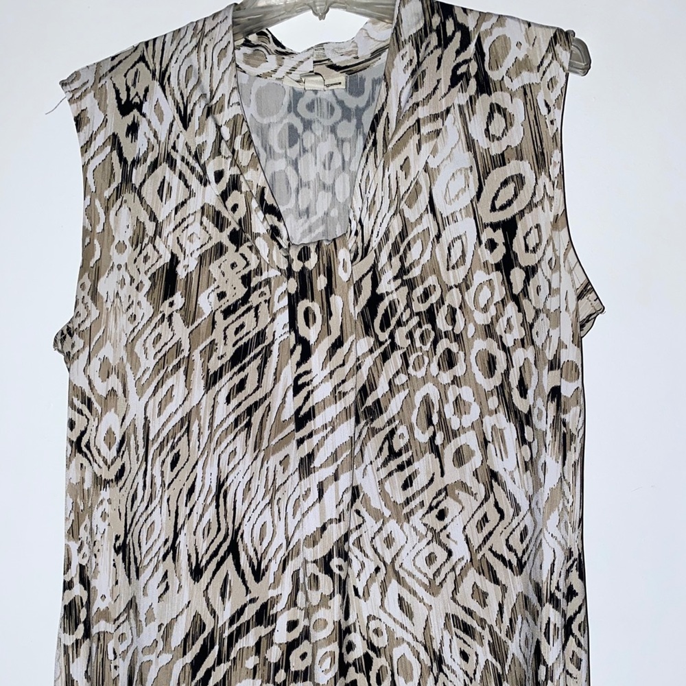 Sleeveless leopard print shirt